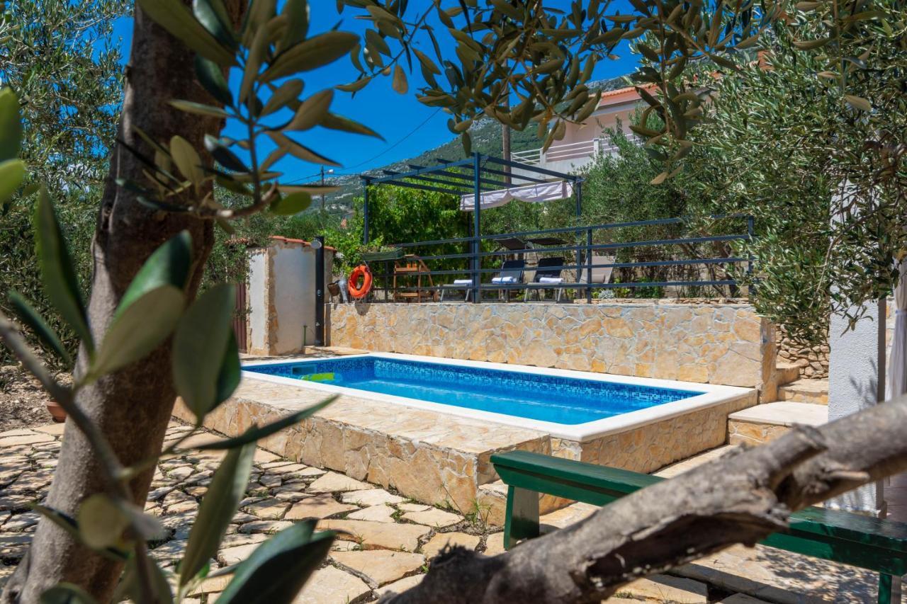 Plum Holiday Home Kaštel Stari Exterior foto